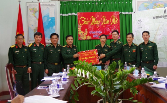 Thượng tướng Lê Chiêm chúc Tết cán bộ, chiến sỹ BĐBP Đắk Lắk