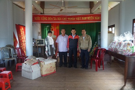 Trường Trung cấp Luật Buôn Ma Thuột tổ chức thăm và tặng quà Tết cho người nghèo, gia đình chính sách