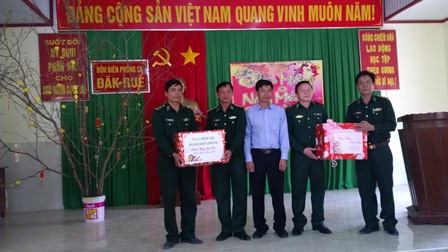 Phó Chủ nhiệm Cục Chính trị thăm và chúc tết các đơn vị Bộ đội Biên phòng tỉnh Đắk Lắk