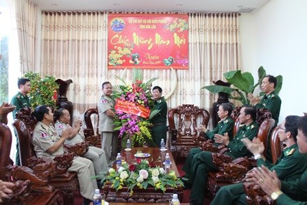 Ty Công an tỉnh Mondulkiri - Campuchia thăm và chúc tết Bộ Chỉ huy Bộ đội Biên phòng tỉnh Đắk Lắk