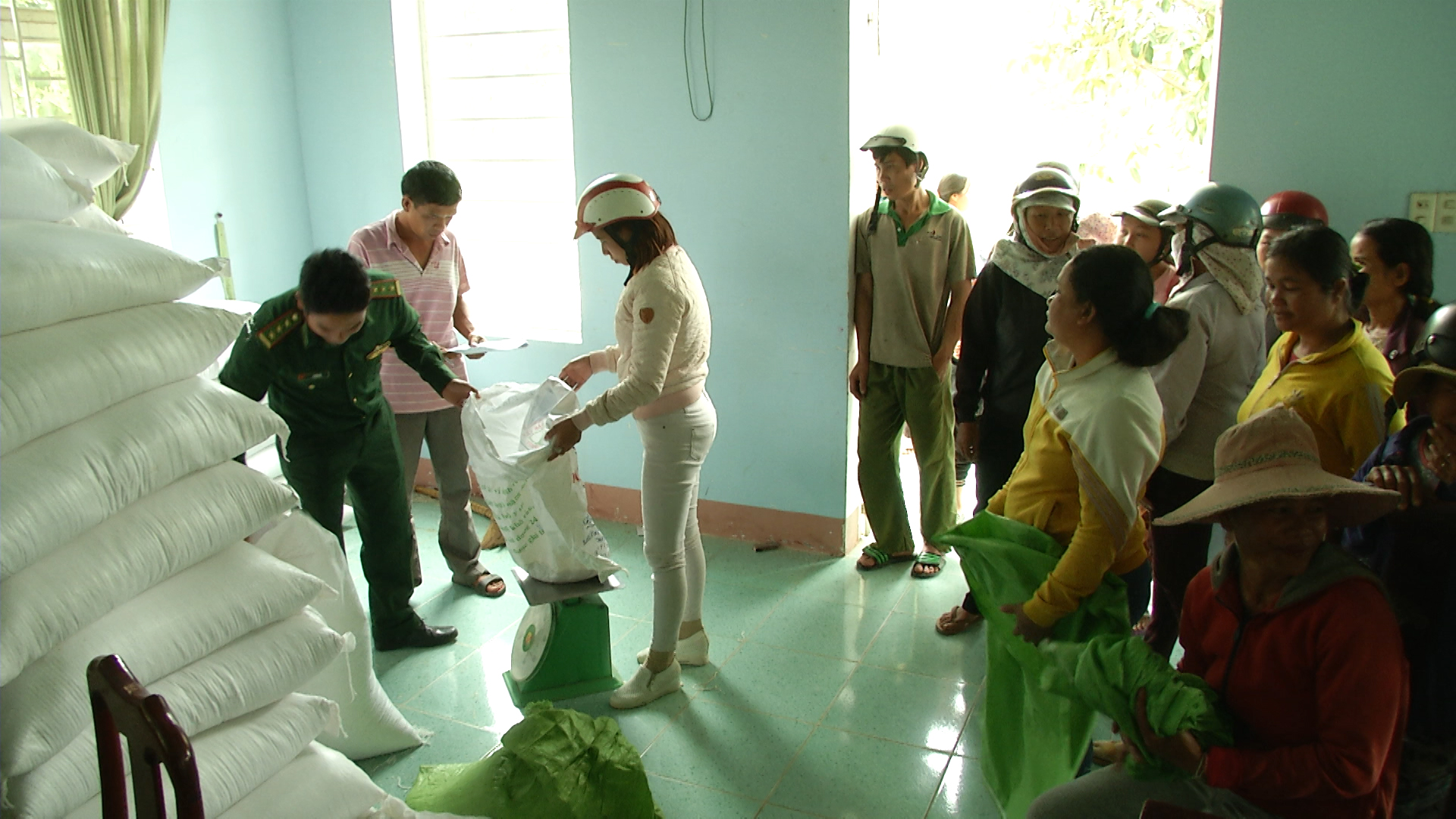 Chính phủ hỗ trợ gia đình có hoàn cảnh  đặc biệt khó khăn ở khu vực biên giới