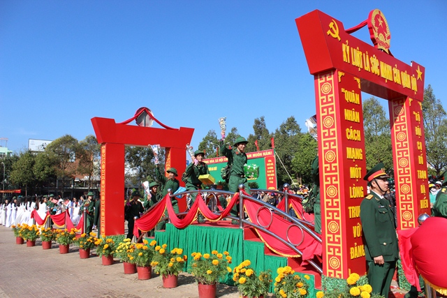 2.737 thanh niên Đắk Lắk lên đường nhập ngũ
