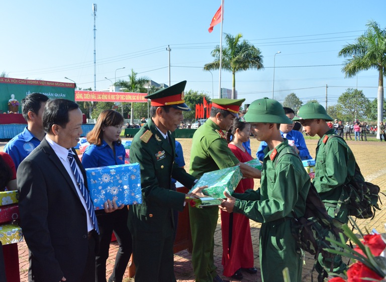 132 thanh niên huyện Buôn Đôn lên đường nhập ngũ.