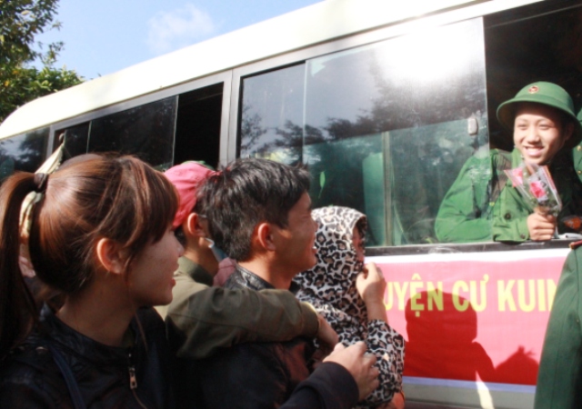 153 thanh niên ưu tú huyện Cư Kuin lên đường nhập ngũ