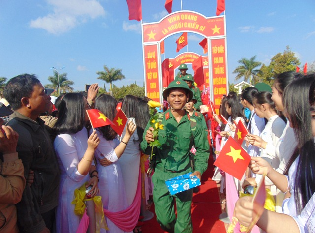 Tiễn 249 thanh niên lên đường nhập ngũ