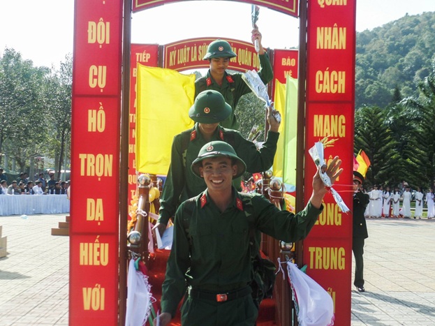 Thanh niên huyện Lắk: Nô nức ngày hội tòng quân