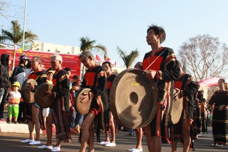 Bổ sung chương trình vào nội dung Đề án Lễ hội cà phê Buôn Ma Thuột lần thứ 6 và Liên hoan văn hóa Cồng chiêng Tây Nguyên năm 2017
