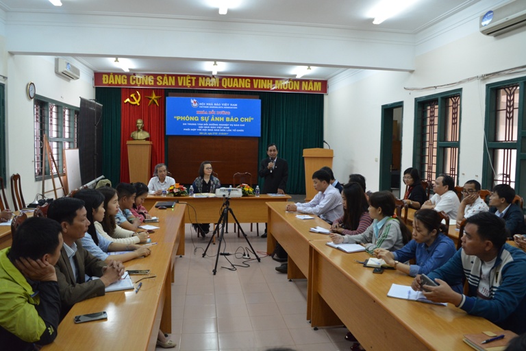 Gần 50 phóng viên, biên tập viên được bồi dưỡng nghiệp vụ “phóng sự ảnh báo chí”.