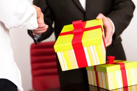 Báo cáo việc sử dụng tài sản công, tặng quà và nhận quà không đúng quy định trong dịp tết Nguyên đán Đinh Dậu năm 2017