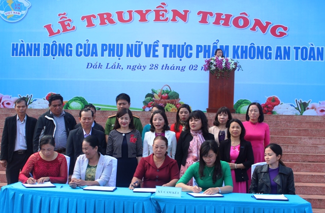 Lễ truyền thông “Hành động của phụ nữ về thực phẩm không an toàn”