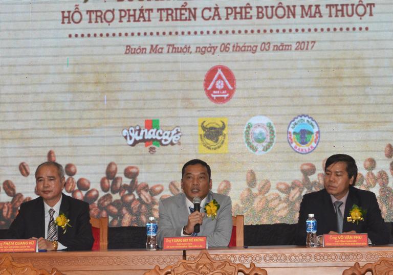 Lễ ký kết thỏa thuận chiến lược trong chương trình hỗ trợ phát triển cà phê Buôn Ma Thuột.