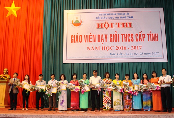 306 giáo viên được công nhận “Giáo viên dạy giỏi” cấp THCS cấp tỉnh năm học 2016-2017