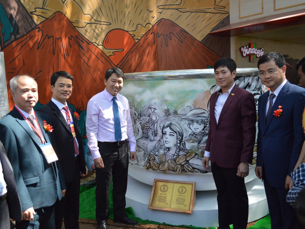 Sự trở lại của Ly cà phê lớn nhất thế giới