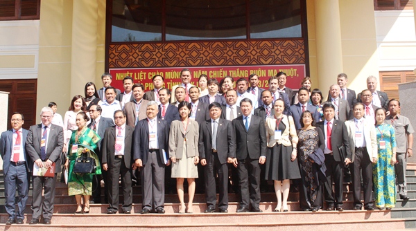 Chào xã giao các Đoàn Ngoại giao và đại biểu tham dự Lễ hội Cà phê Buôn Ma Thuột lần thứ 6 và Liên hoan Văn hóa Cồng chiêng Tây Nguyên năm 2017