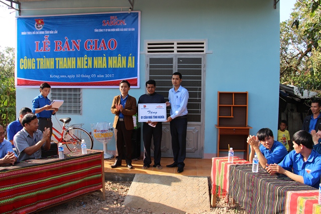 Tỉnh đoàn bàn giao công trình thanh niên 