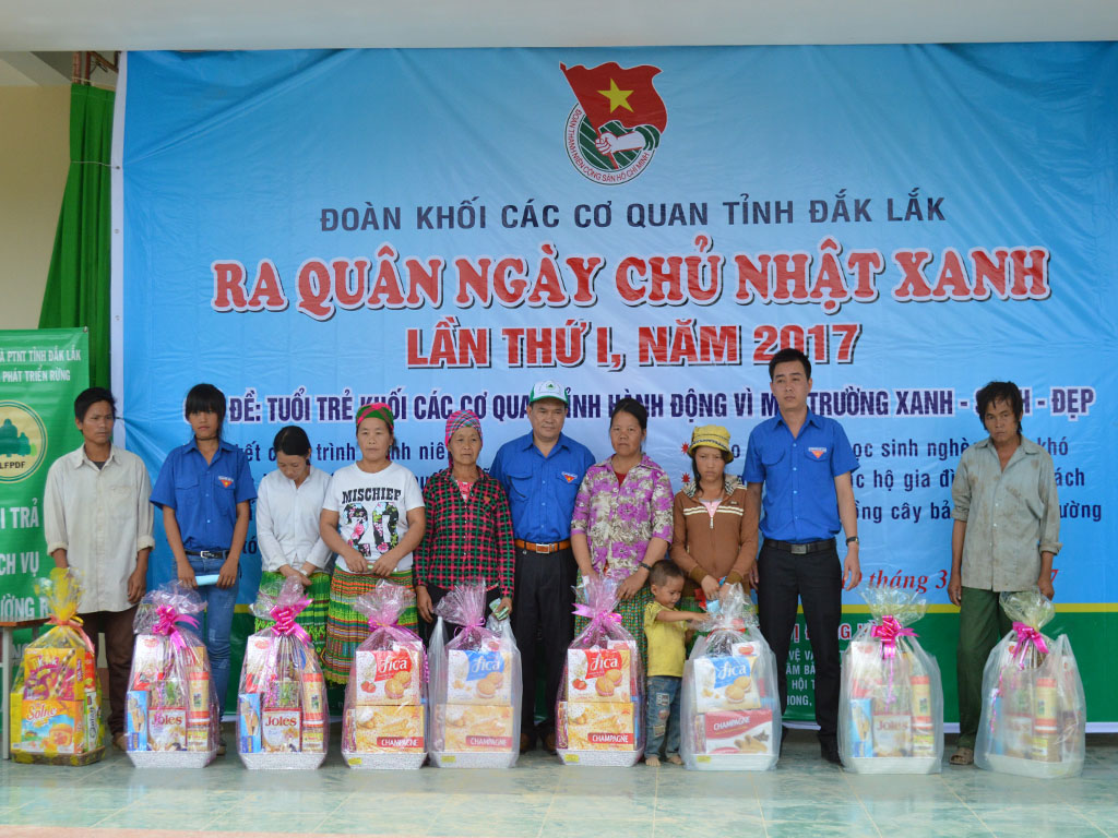 Nhiều hoạt động ý nghĩa trong “Ngày Chủ nhật xanh” tại xã Hòa Phong, huyện Krông Bông.