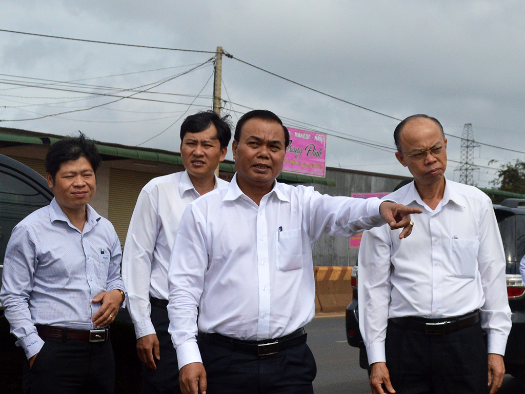 Provincial Party Standing Committee works with Pong Drang Commune Party Committee