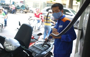 Giá xăng tiếp tục giảm