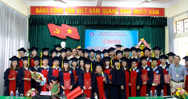 Lễ trao bằng Thạc sĩ và Bác sĩ chuyên khoa cấp 1 khóa 9 (2014-2016)