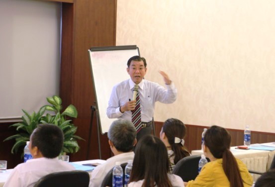 Hơn 100 doanh nghiệp được tập huấn kỹ năng khai thác thông tin, tìm kiếm thị trường và bán hàng chuyên nghiệp.