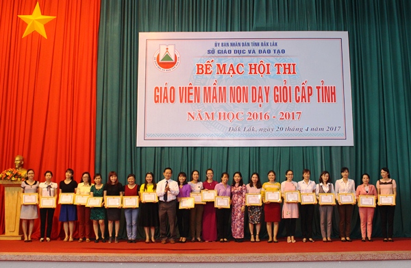 205 giáo viên được công nhận “Giáo viên mầm non dạy giỏi” cấp tỉnh năm học 2016-2017
