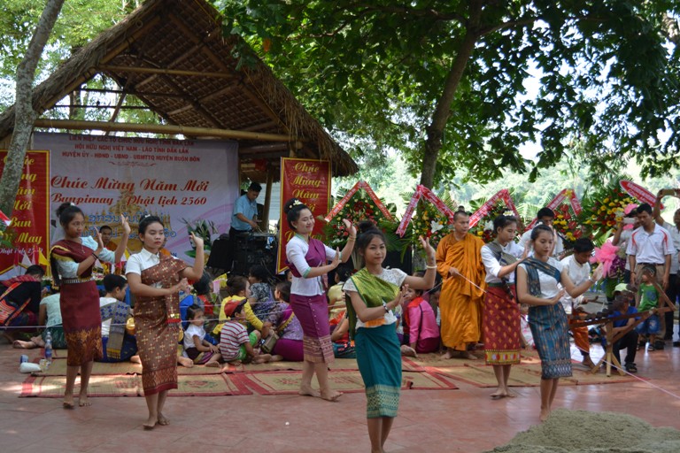 Hướng dẫn tuyên truyền “Năm đoàn kết hữu nghị Việt Nam – Lào” năm 2017.