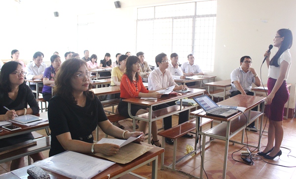 Khai mạc Hội thảo tập huấn về tài liệu dạy học địa phương