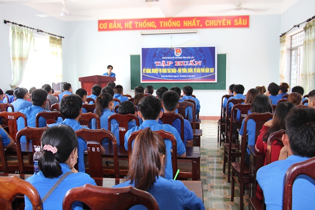 Khai mạc lớp Tập huấn kỹ năng, nghiệp vụ công tác Đoàn, Hội thôn, buôn, tổ dân phố năm 2017