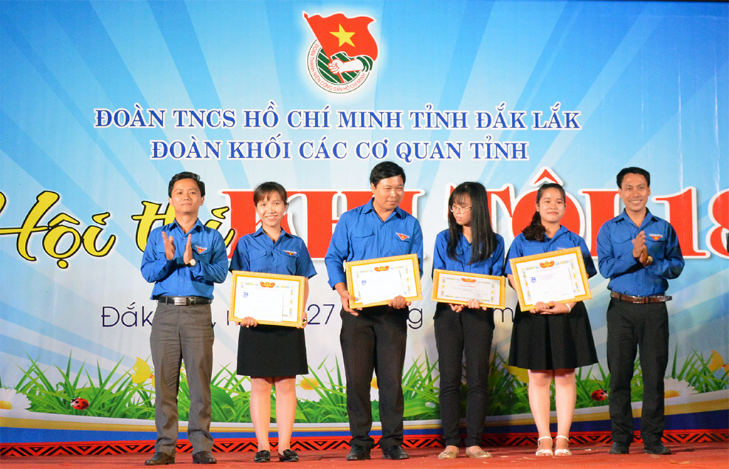 Hội thi “Khi tôi 18”: Sôi nổi và bổ ích