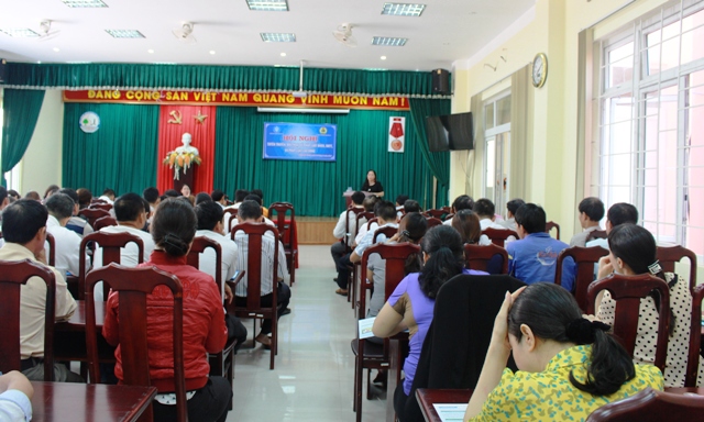 Hơn 150 công nhân Công ty TNHH MTV Đô thị và Môi trường tỉnh tham gia đối thoại về pháp luật bảo hiểm xã hội, lao động