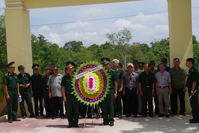 Những người lính - họ không quên nhau.