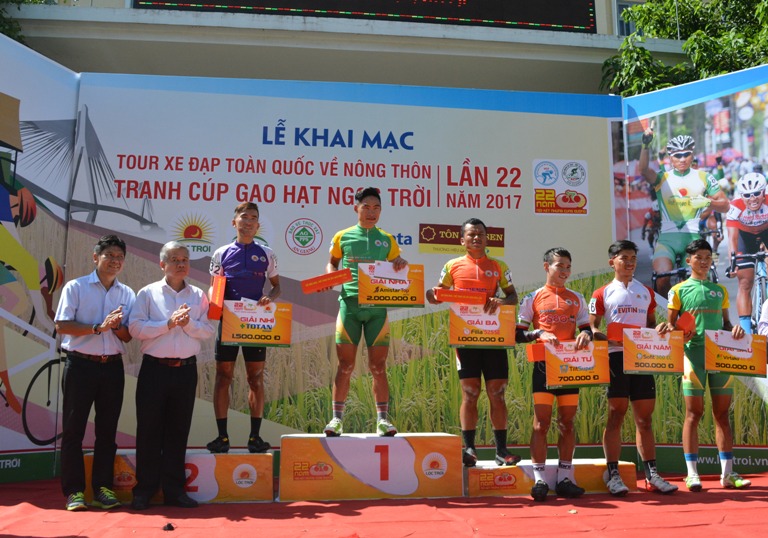 Khai mạc Tour xe đạp toàn quốc về nông thôn tranh Cúp Gạo Hạt Ngọc Trời lần thứ 22 năm 2017.