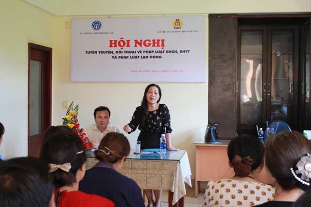 Tuyên truyền, đối thoại về Luật Bảo hiểm xã hội, Bảo hiểm y tế, pháp luật lao động tại Công ty TNHH Môi trường Đông Phương.