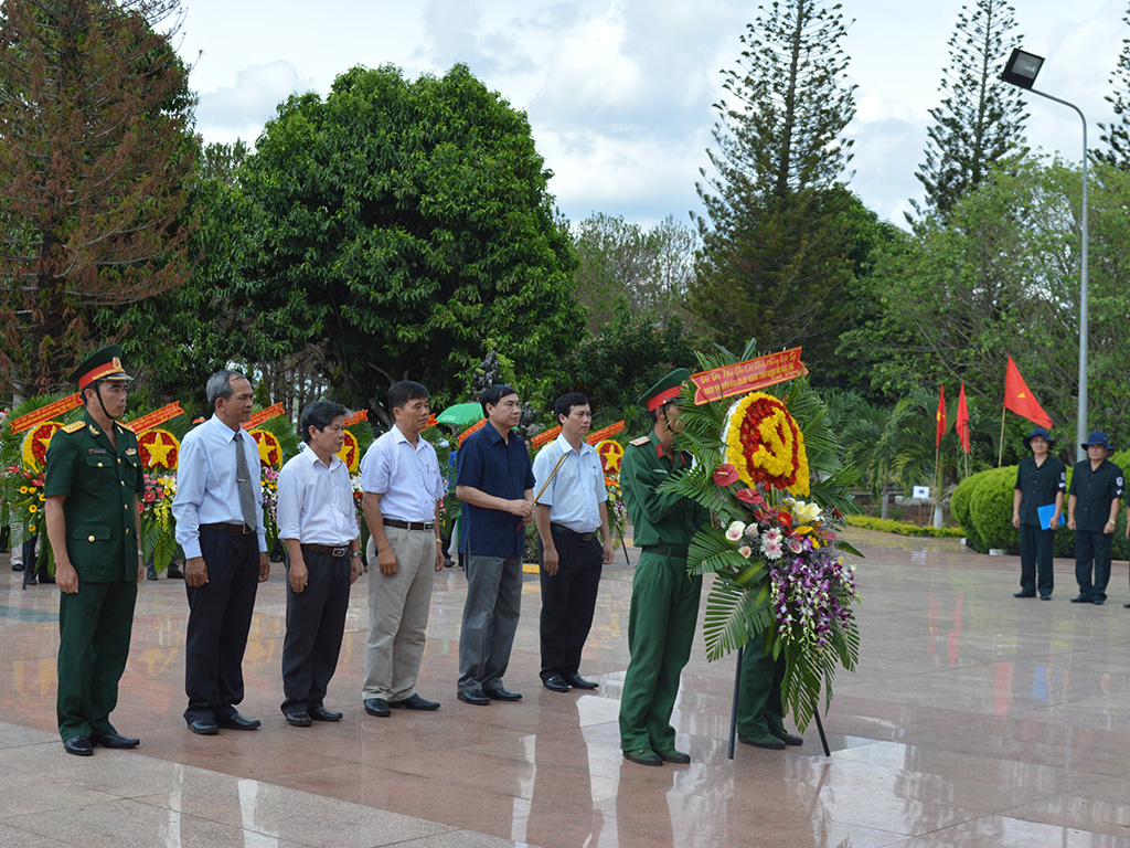 14 liệt sỹ quân tình nguyện và chuyên gia Việt Nam hy sinh tại Campuchia được quy tập và an táng tại Nghĩa trang Liệt sỹ tỉnh