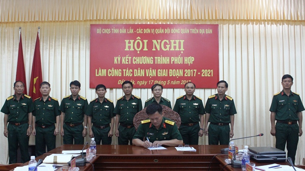 Ký kết Chương trình phối hợp làm công tác dân vận giai đoạn 2017-2021