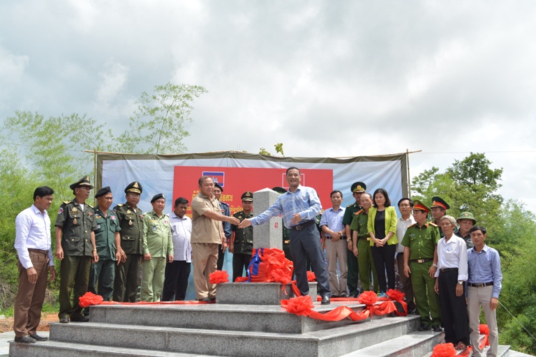 Lễ khánh thành cột mốc biên giới số 41 và số 43 trên đất liền tỉnh Đắk Lắk (Việt Nam) và tỉnh Mondulkiri (Campuchia).