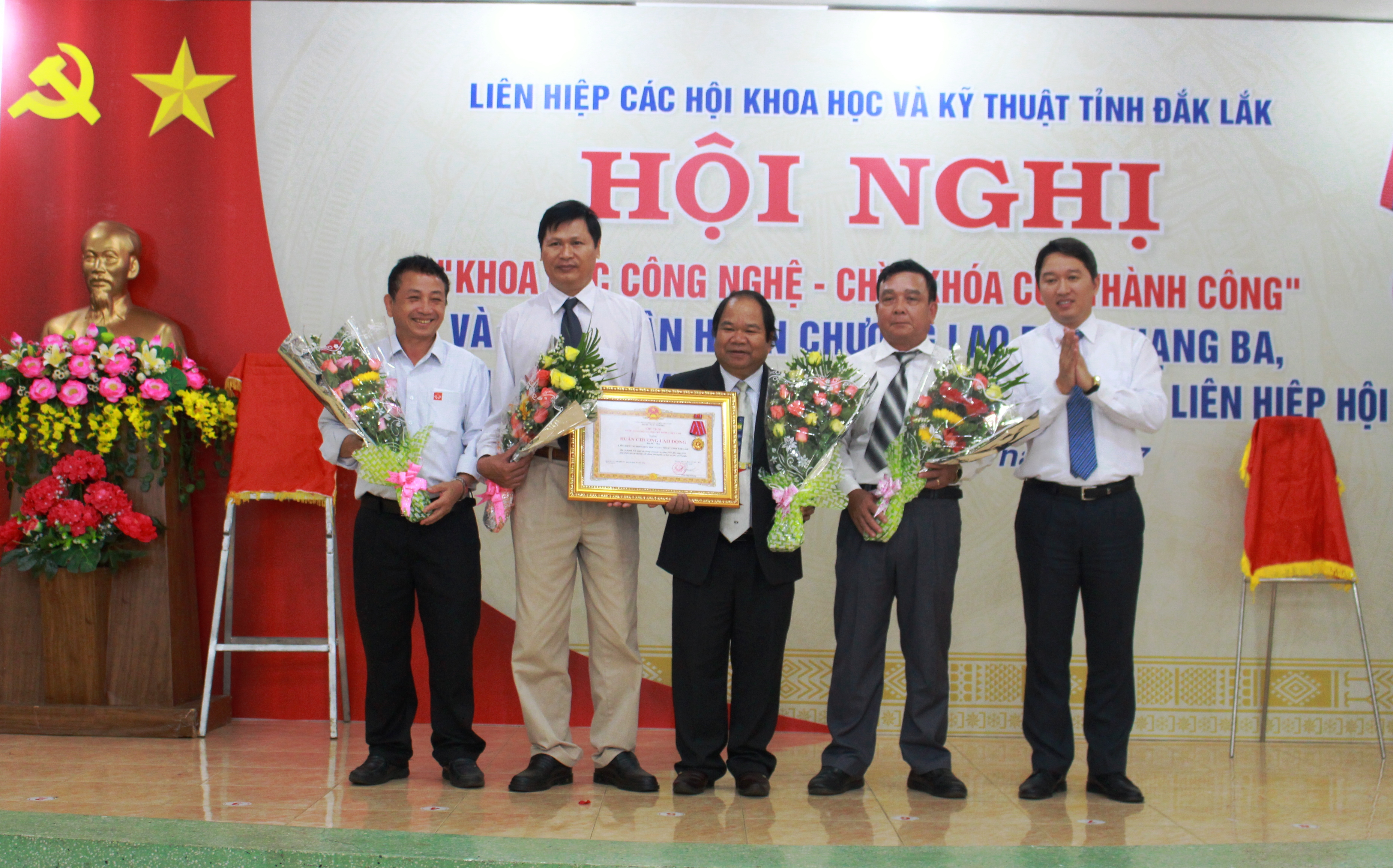 Liên hiệp các Hội Khoa học và Kỹ thuật tỉnh đón nhận Huân chương Lao động hạng Ba