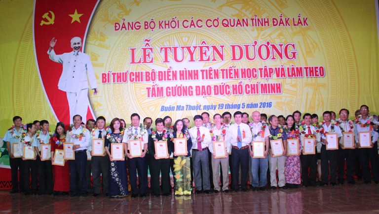 Phát huy vai trò của cấp ủy cơ sở trong triển khai thực hiện học tập và làm theo tư tưởng, đạo đức, phong cách Hồ Chí Minh.