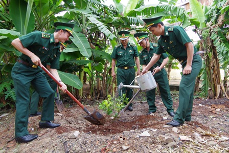 Bộ đội Biên phòng tỉnh Đắk Lắk báo công dâng Bác