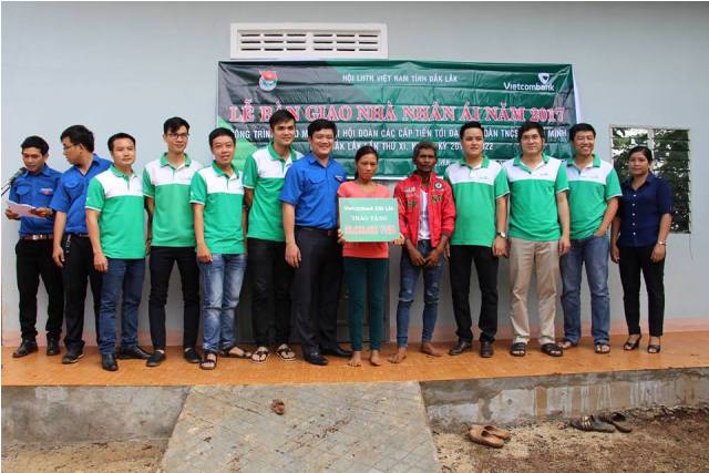 Bàn giao công trình thanh niên “Nhà nhân ái” cho hộ gia đình có hoàn cảnh khó khăn