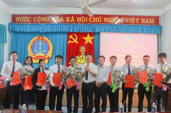 Tòa án nhân dân tỉnh Đắk Lắk tổ chức Lễ công bố và trao Quyết định bổ nhiệm chức vụ quản lý