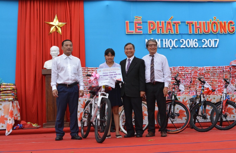 Trường Tiểu học dân lập Nguyễn Bỉnh Khiêm, thành phố Buôn Ma Thuột tổng kết và trao thưởng năm học 2016 – 2017.