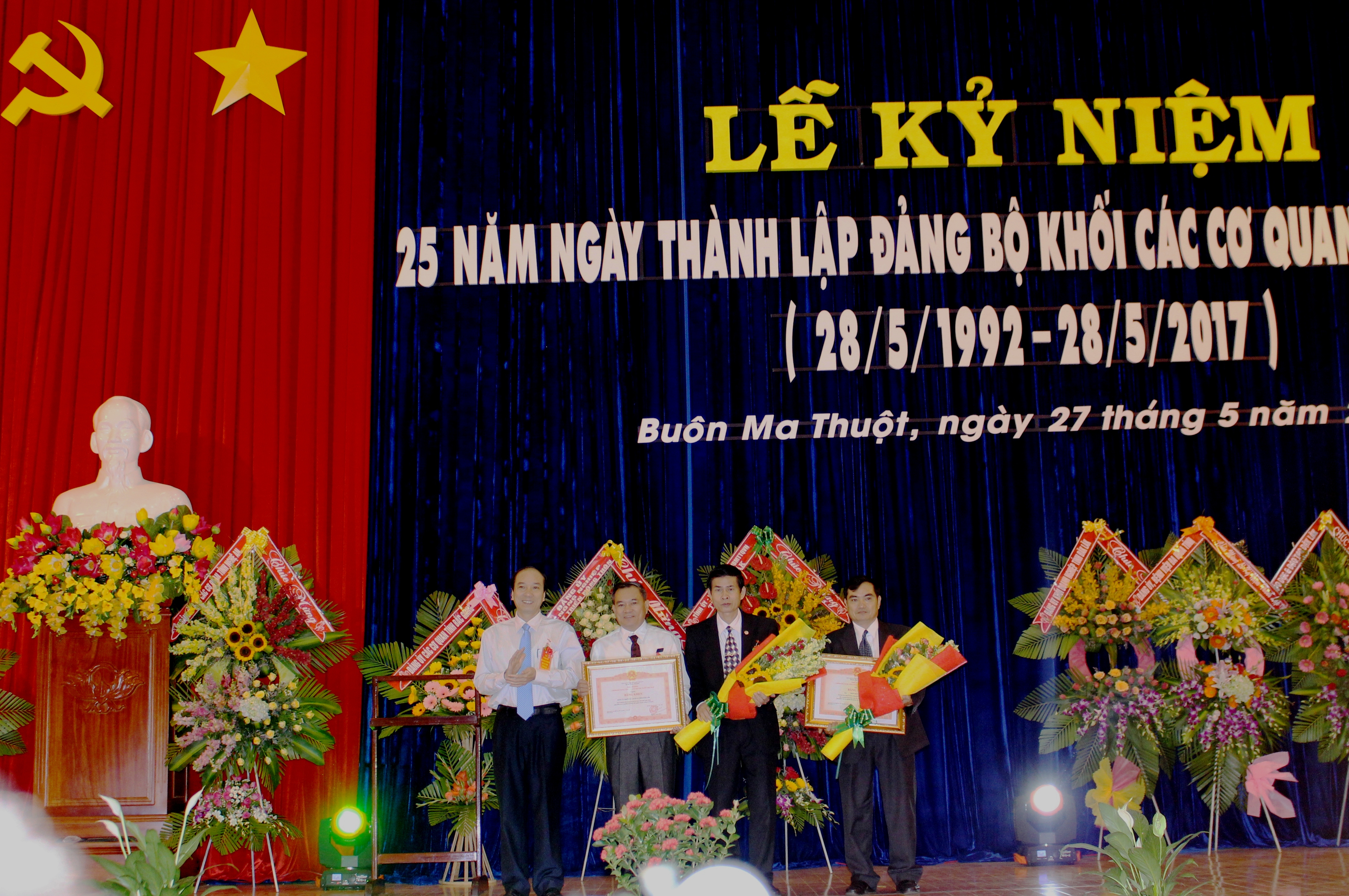 Lễ kỷ niệm 25 năm ngày thành lập Đảng bộ khối các cơ quan tỉnh