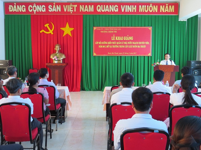 Khai giảng lớp Bồi dưỡng kiến thức Quản lý nhà nước ngạch Chuyên viên tại Trường Trung cấp Luật Buôn Ma Thuột