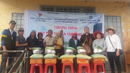 Tặng 431 suất quà cho người dân và các cháu thiếu nhi tại huyện Lắk