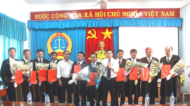 TAND tỉnh Đắk Lắk tổ chức Lễ công bố bổ nhiệm, bổ nhiệm lại chức vụ quản lý và trao quyết định bổ nhiệm chức danh Thẩm phán trung cấp
