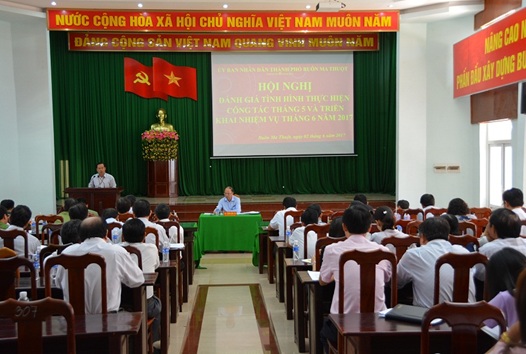 UBND thành phố Buôn Ma Thuột: Hội nghị đánh giá tình hình thực hiện công tác tháng 5 và triển khai nhiệm vụ tháng 6 năm 2017