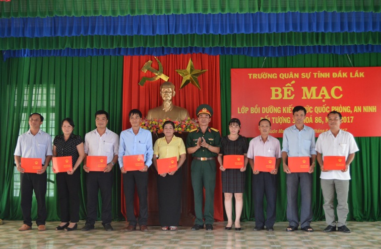 Bế mạc lớp bồi dưỡng kiến thức quốc phòng an ninh đối tượng 3, khóa 86 - năm 2017.