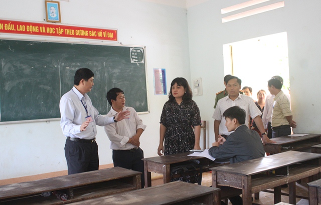 Kiểm tra công tác chuẩn bị cho Kỳ thi THPT Quốc gia năm 2017 tại 02 huyện Buôn Đôn và Ea Súp