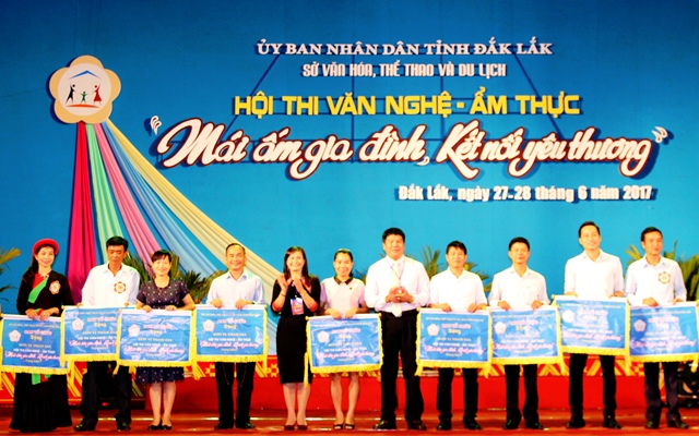 Khai mạc Hội thi văn nghệ - ẩm thực “Mái ấm gia đình, kết nối yêu thương” năm 2017